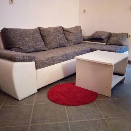 Hrast Apartman *
