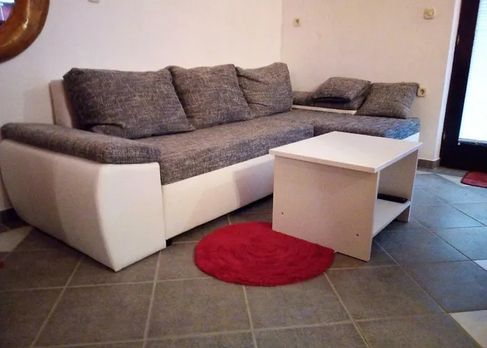 Hrast Apartman *