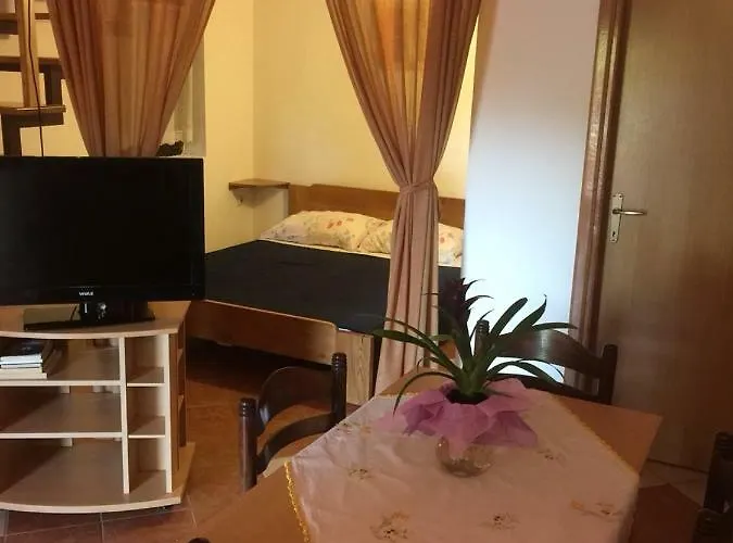 Hrast Apartman Seline