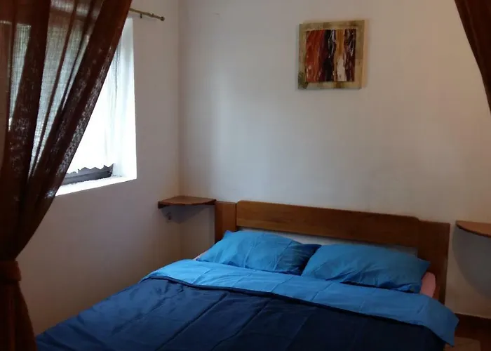 Hrast Apartman *